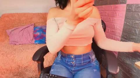 Snapshot of hotcakes_uwu chatting on May 2026 03:04:02 AM Hotcakes online show from May 2026 03:04:02 AM