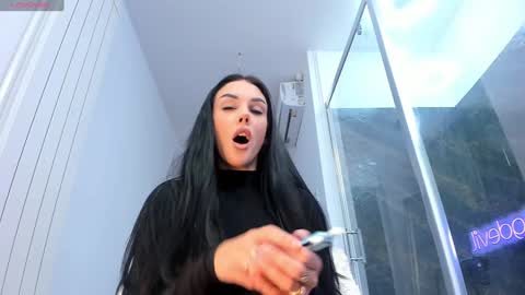 hotfallingdevil online show from September 2025 04:38:01 AM