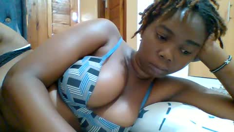 Snapshot of hotgodees chatting on August 2026 06:18:02 AM Queen online show from August 2026 06:18:02 AM