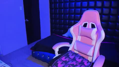 hannah online show from November 2025 03:27:02 AM