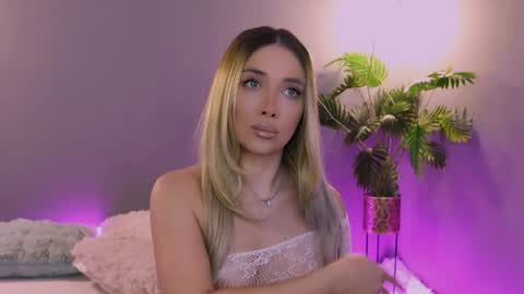 Snapshot of hotjessxx chatting on March 2026 05:23:02 PM Maria online show from March 2026 05:23:02 PM