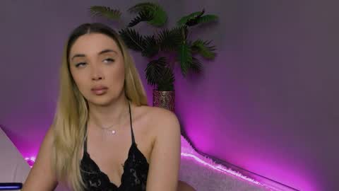 Snapshot of hotjessxx chatting on April 2026 03:23:01 PM Maria online show from April 2026 03:23:01 PM
