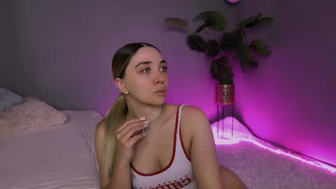 Snapshot of hotjessxx chatting on April 2026 08:52:02 AM Maria online show from April 2026 08:52:02 AM