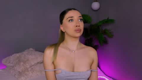 Snapshot of hotjessxx chatting on April 2026 04:02:02 AM Maria online show from April 2026 04:02:02 AM