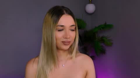 Snapshot of hotjessxx chatting on April 2026 04:24:02 AM Maria online show from April 2026 04:24:02 AM