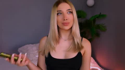 Snapshot of hotjessxx chatting on April 2026 06:44:01 AM Maria online show from April 2026 06:44:01 AM