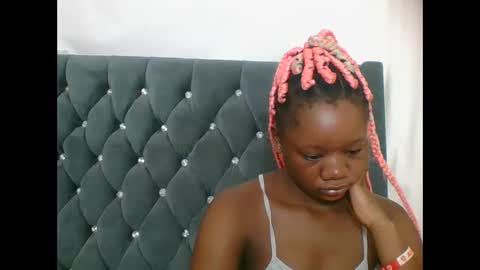 Snapshot of hotjeylee chatting on February 2026 07:20:01 AM LOYCE online show from February 2026 07:20:01 AM