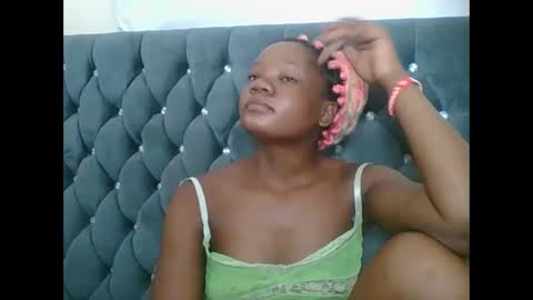 Snapshot of hotjeylee chatting on February 2026 06:28:01 PM LOYCE online show from February 2026 06:28:01 PM