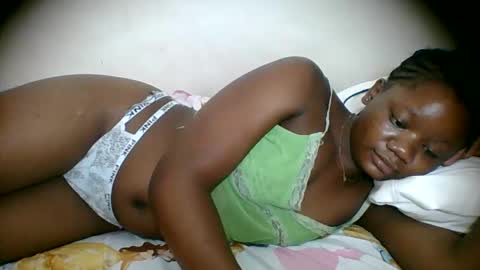 Snapshot of hotjeylee chatting on April 2026 06:42:01 PM LOYCE online show from April 2026 06:42:01 PM