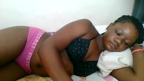 Snapshot of hotjeylee chatting on April 2026 06:11:02 AM LOYCE online show from April 2026 06:11:02 AM