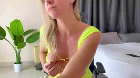 Kate  stream  1200 pm -800 pm UTC 7 online show from November 2025 06:38:02 AM