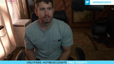 Snapshot of hotmuscles6t9 chatting on May 2026 02:22:01 PM hotmuscles6t9 online show from May 2026 02:22:01 PM