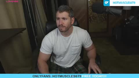 Snapshot of hotmuscles6t9 chatting on June 2026 02:57:01 AM hotmuscles6t9 online show from June 2026 02:57:01 AM