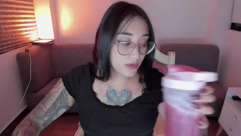 hottbee3645 online show from January 2026 10:37:01 PM