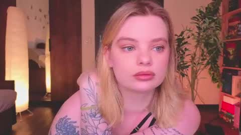 Snapshot of hottie_jane chatting on July 2026 11:27:02 AM Jane online show from July 2026 11:27:02 AM