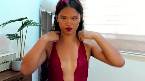 Maxine online show from December 2025 05:35:02 AM