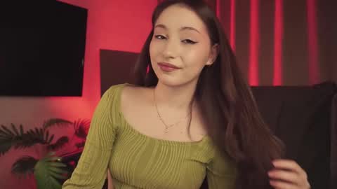 hottpeachh online show from December 2025 05:40:02 PM