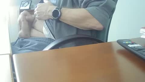 Snapshot of hpeter111 chatting on December 2024 10:32:01 AM Peter online show from December 2024 10:32:01 AM