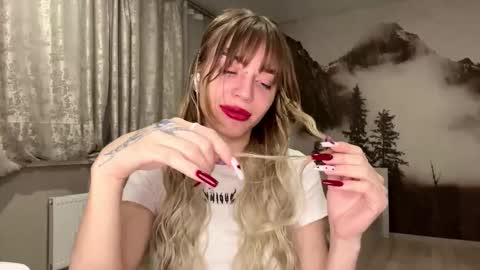 hsiuscherich online show from December 2025 02:10:02 PM