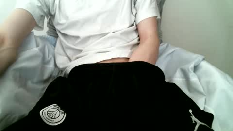 Snapshot of hug_me chatting on September 2025 11:43:02 AM Keanu online show from September 2025 11:43:02 AM