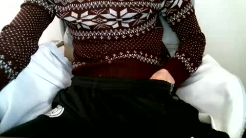 Snapshot of hug_me chatting on October 2025 01:46:02 PM Keanu online show from October 2025 01:46:02 PM