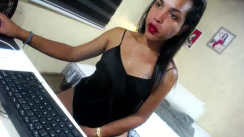 Snapshot of hugcock69_precious chatting on March 2025 12:39:02 PM Precious online show from March 2025 12:39:02 PM