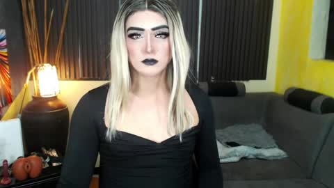 Snapshot of hugexmslovelyxcock chatting on April 2026 09:50:02 PM MsLovely online show from April 2026 09:50:02 PM