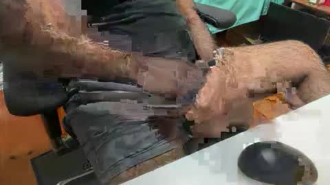 Snapshot of hugo_bulls chatting on February 2026 09:06:02 AM HunkyLover online show from February 2026 09:06:02 AM