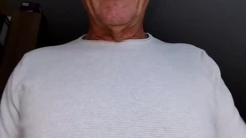 Snapshot of hundeleine chatting on October 2025 06:00:02 AM hundeleine online show from October 2025 06:00:02 AM