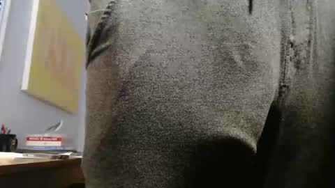 Big uncut cock dripping online show from October 2025 01:11:01 PM