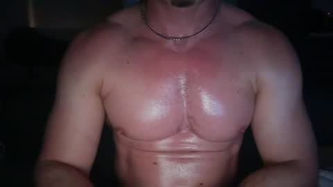 MuscleHungBrit online show from June 2026 01:40:02 AM