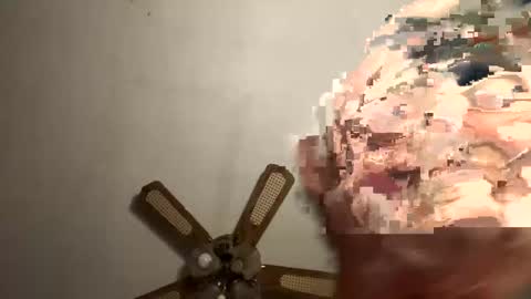 Snapshot of hunglow17 chatting on December 2024 05:09:02 AM hunglow17 online show from December 2024 05:09:02 AM