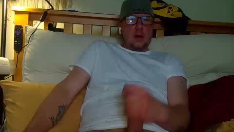Snapshot of hungsingledad79 chatting on April 2026 04:01:01 PM HuingsingleDad79 online show from April 2026 04:01:01 PM