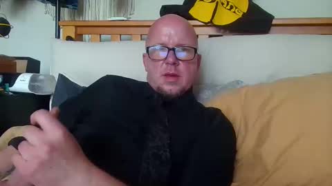 Snapshot of hungsingledad79 chatting on April 2026 07:19:01 PM HuingsingleDad79 online show from April 2026 07:19:01 PM