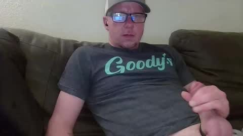 Snapshot of hungsingledad79 chatting on May 2026 10:22:02 AM HuingsingleDad79 online show from May 2026 10:22:02 AM