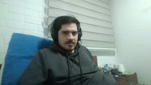 Snapshot of hungweeb chatting on May 2026 01:22:02 AM Rod online show from May 2026 01:22:02 AM
