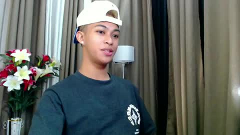 Snapshot of hunk_edward chatting on June 2026 08:01:01 AM hunk_edward online show from June 2026 08:01:01 AM