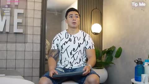 hunk_ryan online show from February 2025 12:14:02 PM