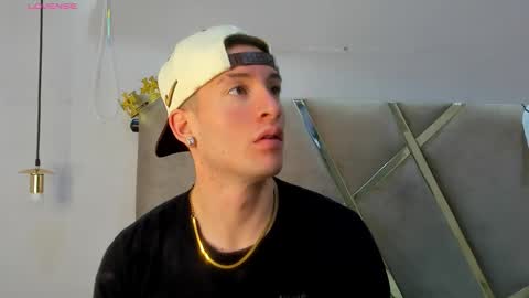 hunterheat_ online show from October 2025 12:33:01 PM