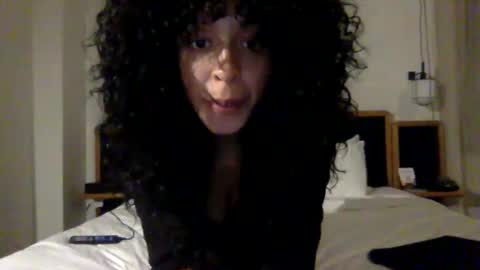 Snapshot of hunyybunz chatting on January 2025 12:32:02 AM Goddess Hunyy online show from January 2025 12:32:02 AM