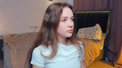 Snapshot of hwadwellingham chatting on April 2026 07:06:02 AM Lily online show from April 2026 07:06:02 AM