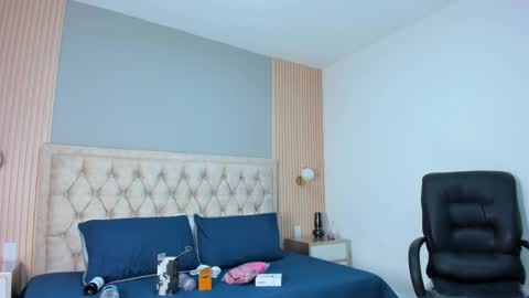 hxxyro online show from April 2026 01:09:02 PM