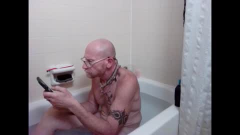i1nt2fuk online show from September 2025 04:09:05 PM