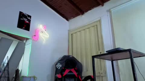 Snapshot of i_am_kelvis_ chatting on May 2026 03:57:01 AM kelvis online show from May 2026 03:57:01 AM