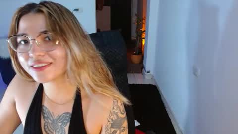 DRACUPAU Independent model  online show from September 2025 01:05:02 AM