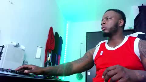 Mr H Independent model online show from October 2025 03:13:02 AM