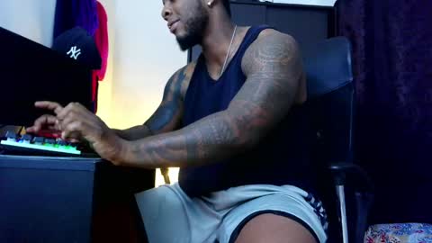Snapshot of iam_hotbbc chatting on March 2026 01:06:02 AM Mr H Independent model online show from March 2026 01:06:02 AM