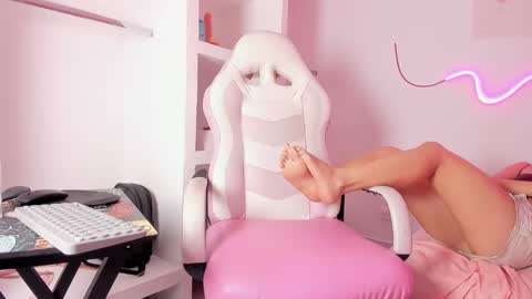 iam_monika online show from January 2025 10:52:01 PM