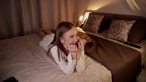 Claire online show from December 2025 07:42:02 PM