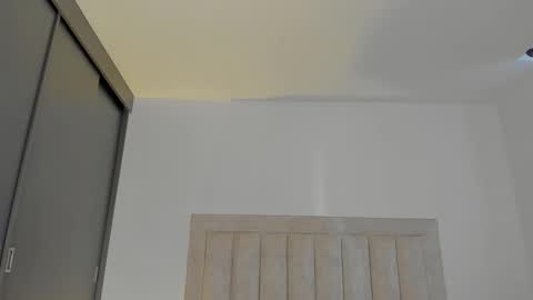 Snapshot of iamjulian_ chatting on December 2025 09:52:01 PM Juliiiiian online show from December 2025 09:52:01 PM